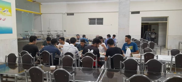 صرف افطاری سرپرست پردیس شهید چمران همراه با دانشجویان 9