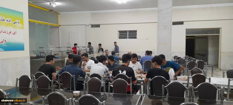 صرف افطاری سرپرست پردیس شهید چمران همراه با دانشجویان 10