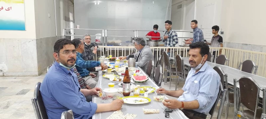 صرف افطاری سرپرست پردیس شهید چمران همراه با دانشجویان 11