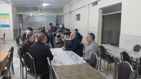 صرف افطاری سرپرست پردیس شهید چمران همراه با دانشجویان 12