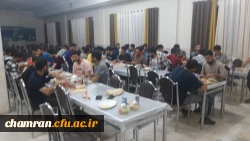 صرف افطاری سرپرست پردیس شهید چمران همراه با دانشجویان 13