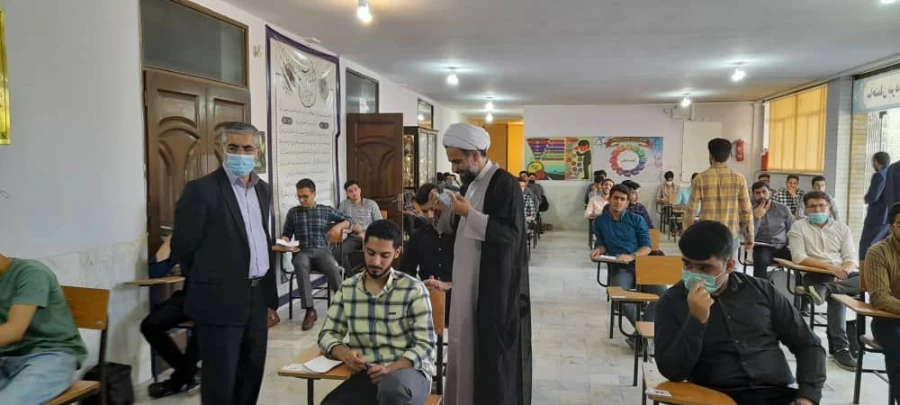 بازدید دکتر آزادی و حجت الاسلام علیخانی از فرایند برگزاری امتحانات حضوری پایان نیمسال تحصیلی 3