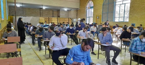 بازدید دکتر آزادی و حجت الاسلام علیخانی از فرایند برگزاری امتحانات حضوری پایان نیمسال تحصیلی 4