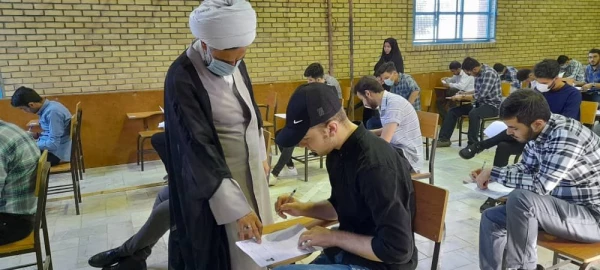 بازدید دکتر آزادی و حجت الاسلام علیخانی از فرایند برگزاری امتحانات حضوری پایان نیمسال تحصیلی 6