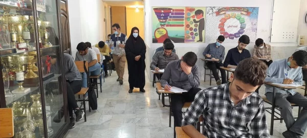 بازدید دکتر آزادی و حجت الاسلام علیخانی از فرایند برگزاری امتحانات حضوری پایان نیمسال تحصیلی 8