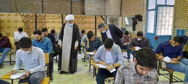 بازدید دکتر آزادی و حجت الاسلام علیخانی از فرایند برگزاری امتحانات حضوری پایان نیمسال تحصیلی 11