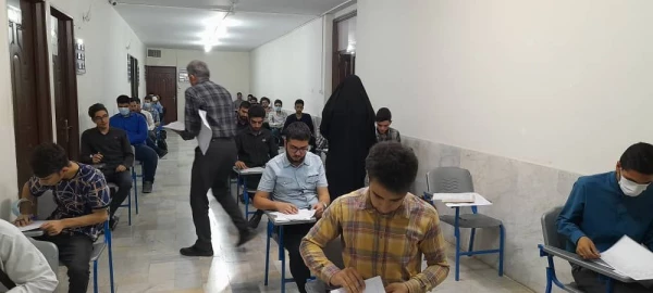 بازدید دکتر آزادی و حجت الاسلام علیخانی از فرایند برگزاری امتحانات حضوری پایان نیمسال تحصیلی 13