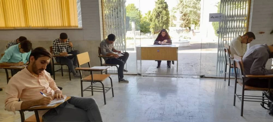 بازدید دکتر آزادی و حجت الاسلام علیخانی از فرایند برگزاری امتحانات حضوری پایان نیمسال تحصیلی 15