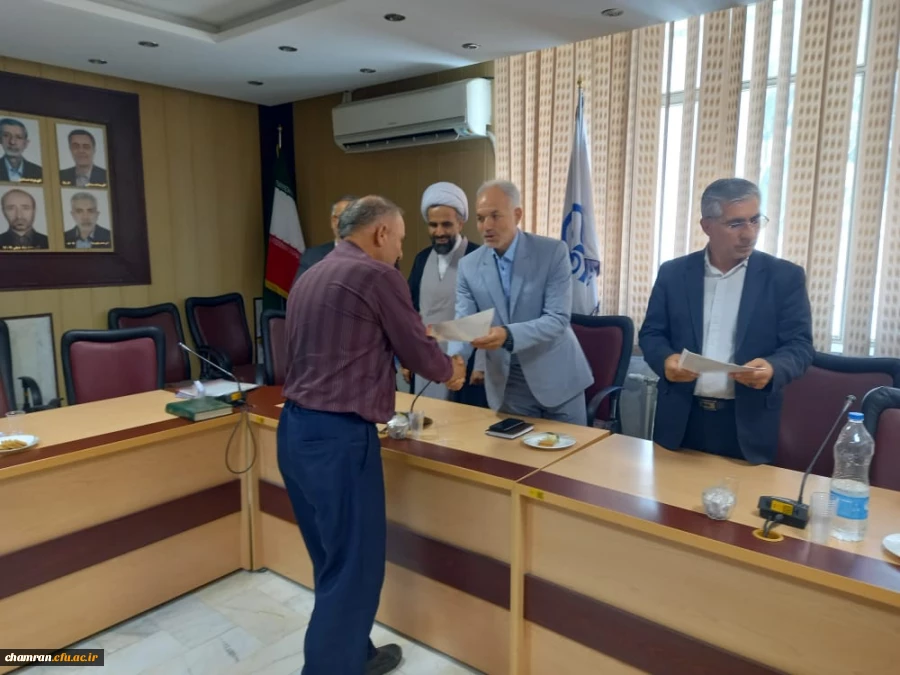 نشست تقدیر از دست اندرکاران برگزاری امتحانات پایان نیمسال تحصیلی 9