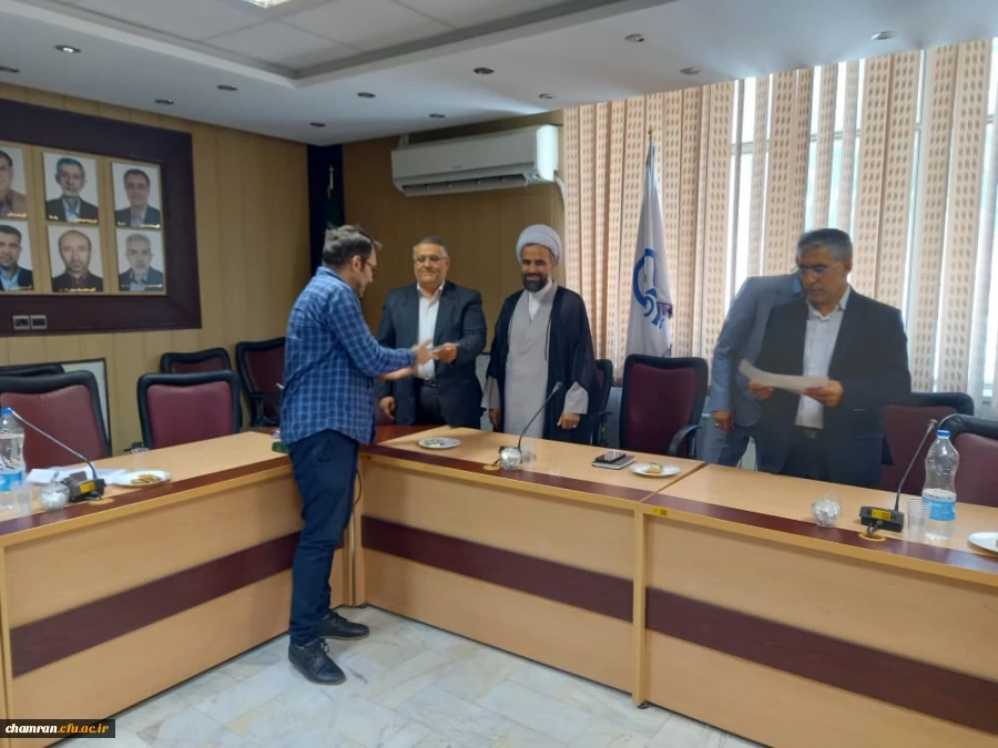 نشست تقدیر از دست اندرکاران برگزاری امتحانات پایان نیمسال تحصیلی 10