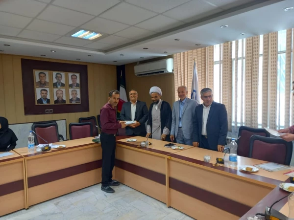 نشست تقدیر از دست اندرکاران برگزاری امتحانات پایان نیمسال تحصیلی 5