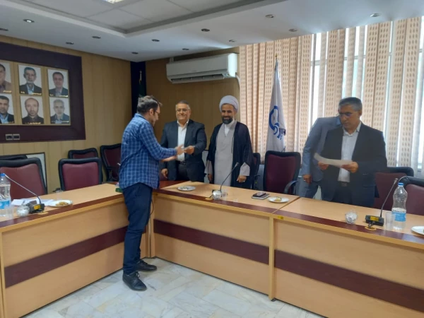 نشست تقدیر از دست اندرکاران برگزاری امتحانات پایان نیمسال تحصیلی 7