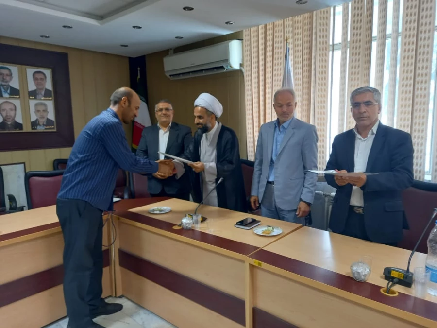 نشست تقدیر از دست اندرکاران برگزاری امتحانات پایان نیمسال تحصیلی 12