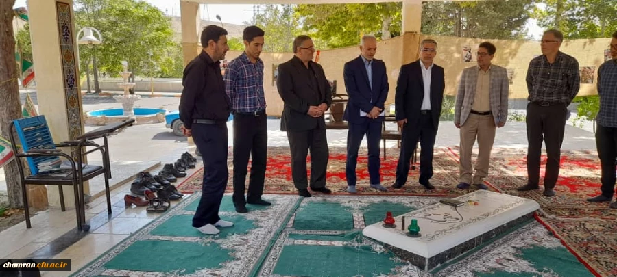 غبارروبی مقبره شهید گمنام پردیس شهید چمران در آستانه هفته دفاع مقدس 2