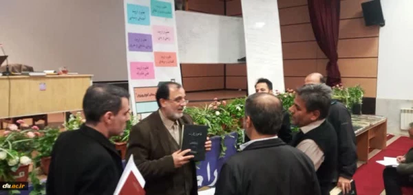 کارگاه آشنایی با ترجمه و تفسیر قران کریم بر مبنای ساحت های ششگانه سند تحول بنیادین
 3