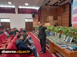 کارگاه آشنایی با ترجمه و تفسیر قران کریم بر مبنای ساحت های ششگانه سند تحول بنیادین
 4