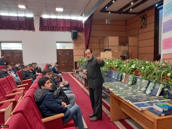 کارگاه آشنایی با ترجمه و تفسیر قران کریم بر مبنای ساحت های ششگانه سند تحول بنیادین
 4