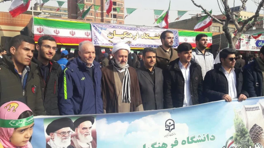 حضور اعضای پردیس شهید چمران در راهپیمایی ۲۲ بهمن 7