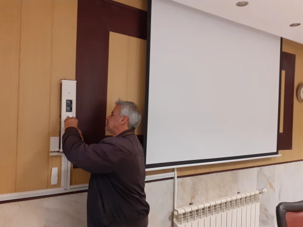 بهسازی سامانه صوتی و تصویری اتاق کنفرانس پردیس شهید چمران 4