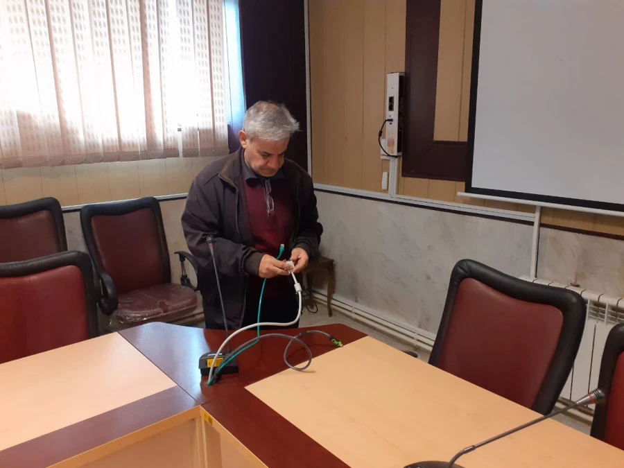 بهسازی سامانه صوتی و تصویری اتاق کنفرانس پردیس شهید چمران 6