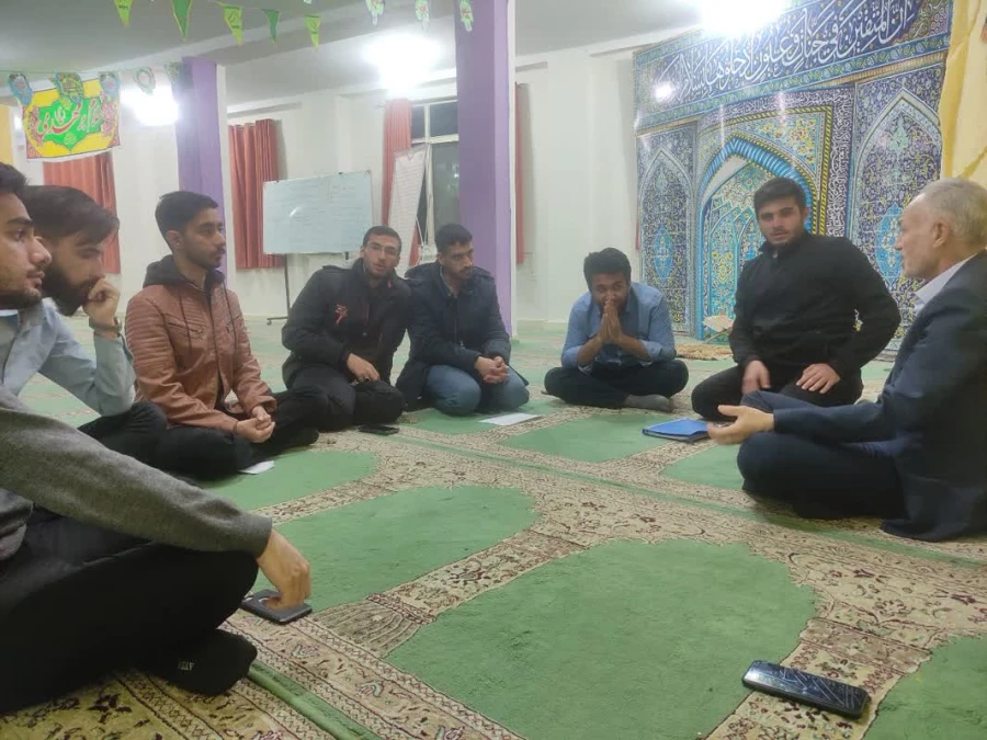 نشست معاون آموزشی، پژوهشی و فرهنگی با دانشجویان فعال فرهنگی
 3