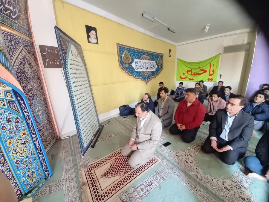 قرائت صلوات شعبانیه در پردیس شهید چمران 4