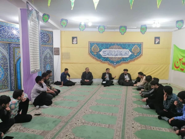 نشست صمیمی سرپرست پردیس شهید چمران با دانشجویان اعزامی به راهیان نور
 4