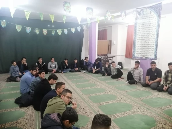 نشست صمیمی سرپرست پردیس شهید چمران با دانشجویان اعزامی به راهیان نور
 6