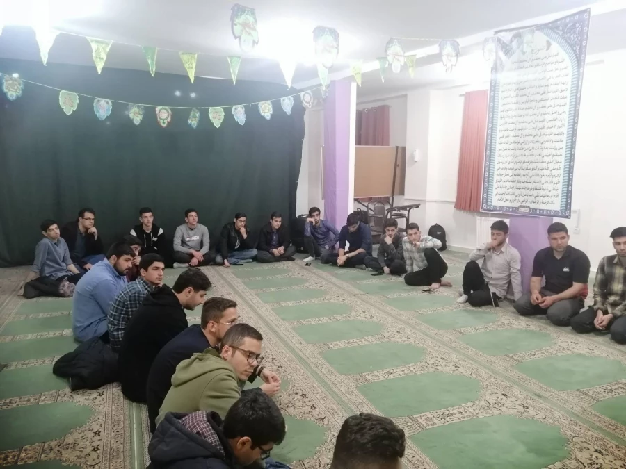 نشست صمیمی سرپرست پردیس شهید چمران با دانشجویان اعزامی به راهیان نور
 6