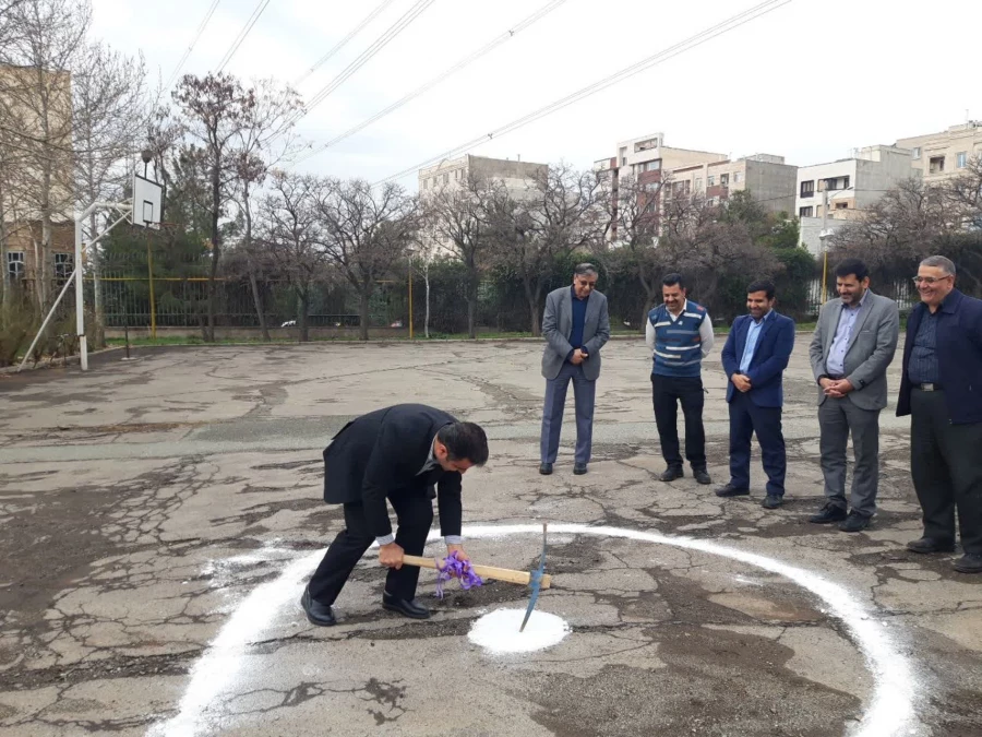 آغاز ساخت زمین چمن مصنوعی در پردیس شهید چمران
 6