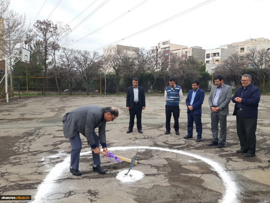 آغاز ساخت زمین چمن مصنوعی در پردیس شهید چمران
 7