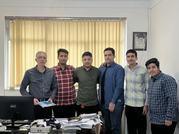 تقدیر دانشجویان از زحمات آقای دشتی مسئول آموزش پردیس شهید چمران 2