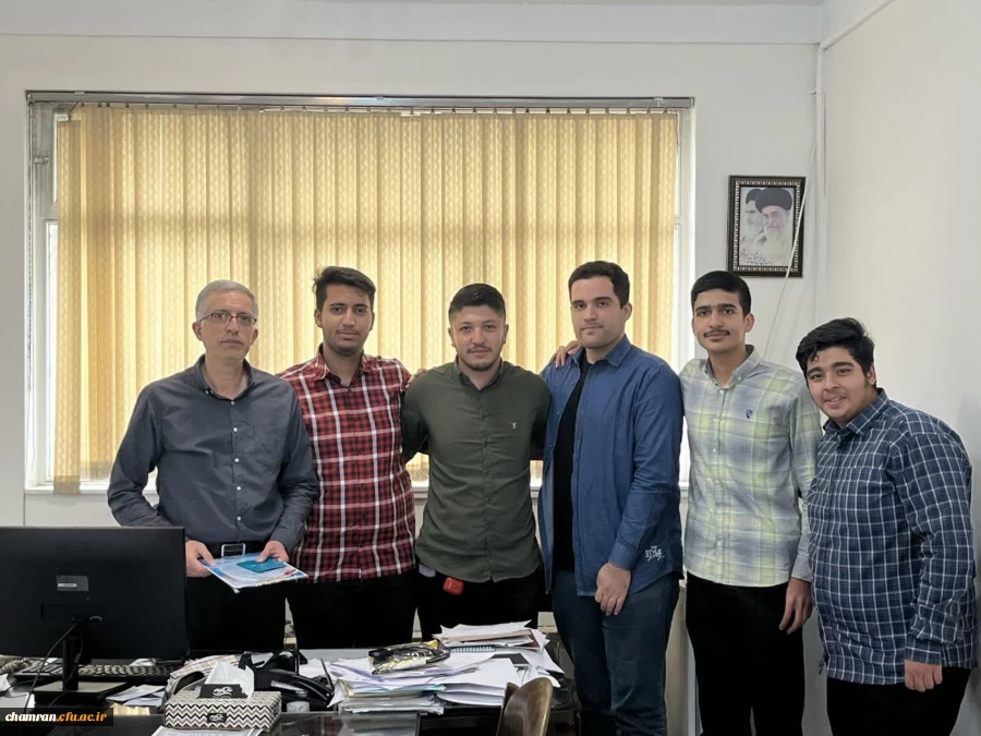 تقدیر دانشجویان از زحمات آقای دشتی مسئول آموزش پردیس شهید چمران 2