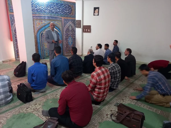 سخنرانی به مناسبت بزرگداشت روز معلم
 2