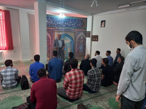 سخنرانی به مناسبت بزرگداشت روز معلم
 8