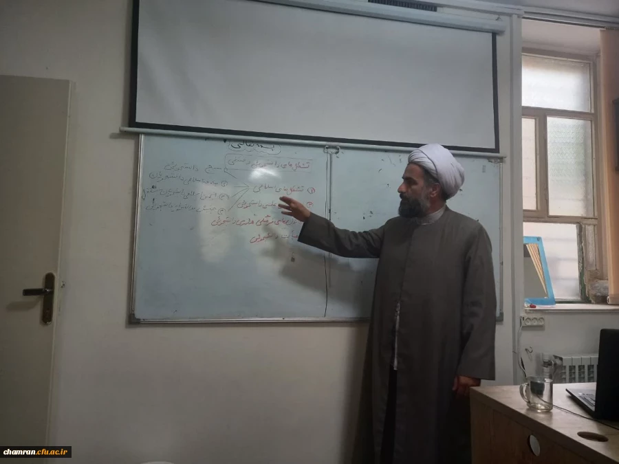 نشست دانشجویان فعال فرهنگی پردیس شهید چمران با حجت الاسلام علیخانی
 2