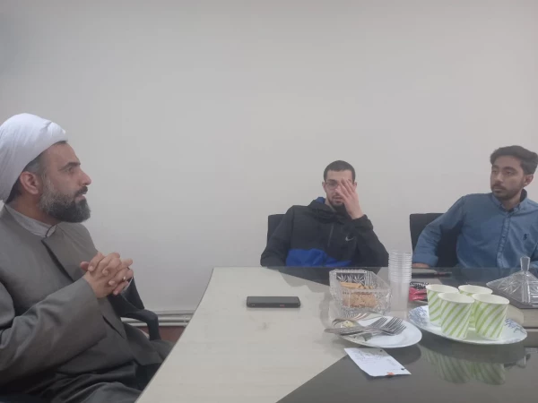 نشست دانشجویان فعال فرهنگی پردیس شهید چمران با حجت الاسلام علیخانی
 3