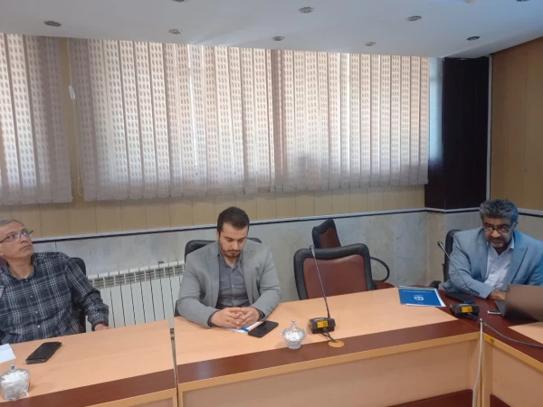 برگزاری نشست توجیهی درباره تکمیل رهنامه
 4