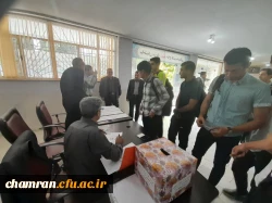 بازدید دکتر اولی از انتخابات شورای صنفی پردیس شهید چمران 4