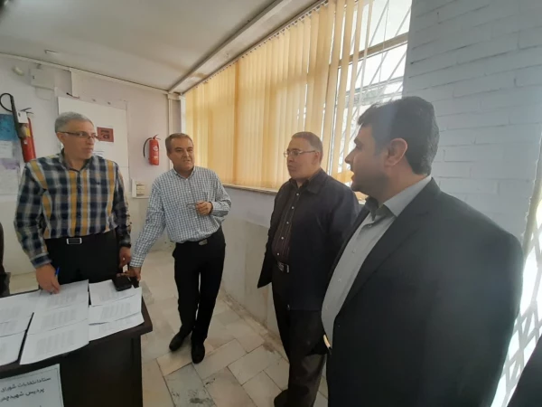 بازدید دکتر اولی از انتخابات شورای صنفی پردیس شهید چمران 9