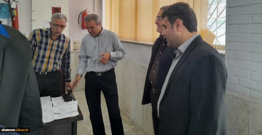 بازدید دکتر اولی از انتخابات شورای صنفی پردیس شهید چمران 11
