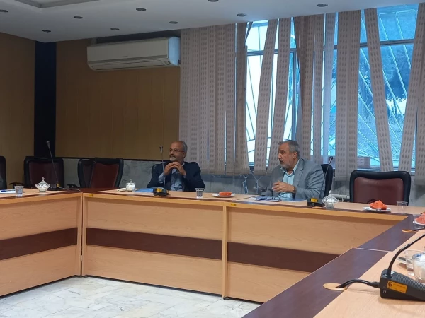 سومین نشست شورای اقامه نماز در پردیس شهید چمران
 3