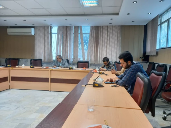 سومین نشست شورای اقامه نماز در پردیس شهید چمران
 4