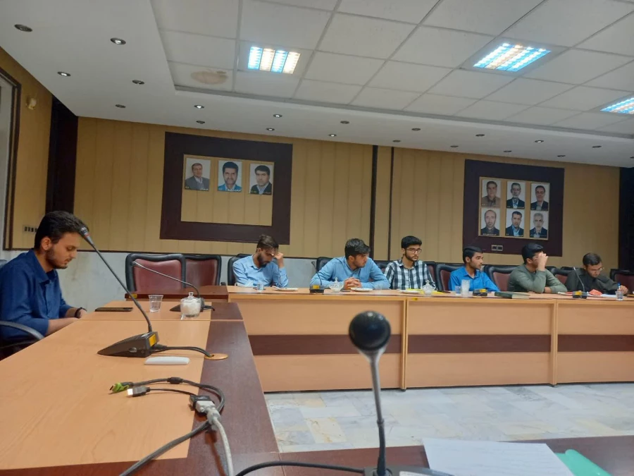 سومین نشست شورای اقامه نماز در پردیس شهید چمران
 5