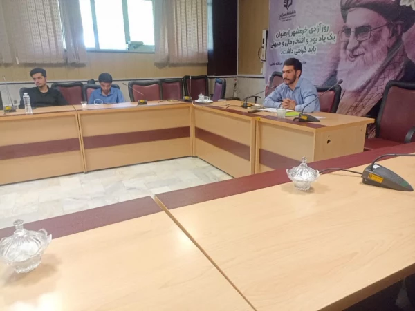 جلسه دوم کانون شعر و ادب پردیس شهید چمران 3