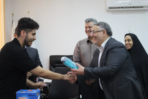 مراسم اهدای جوایز به برگزیدگان مسابقات خوابگاهی
 8