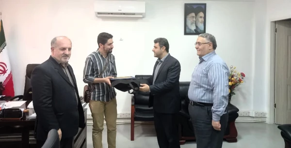 تقدیر از آقای سجاد رضوانی نفر چهارم مسابقات قرآن و عترت کشوری در رشته دعا خوانی صحیفه سجادیه 2