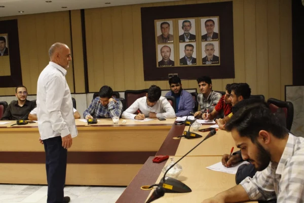 برگزاری کارگاه شیوه های نوین آموزش دینی به دانش آموزان
 3