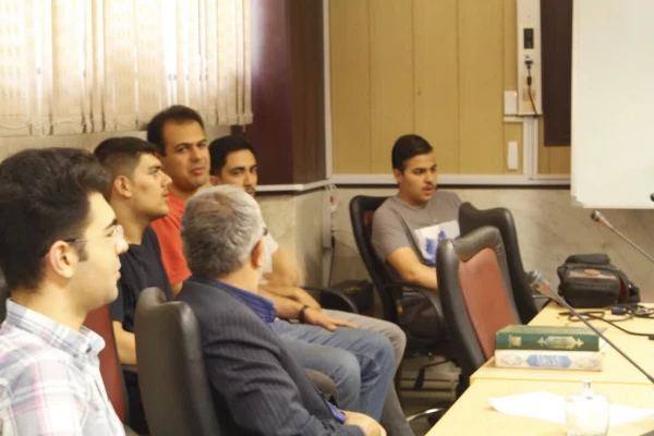 برگزاری کارگاه شیوه های نوین آموزش دینی به دانش آموزان
 5