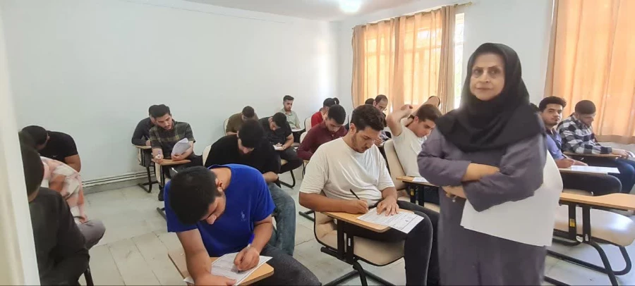 پایان امتحانات نیمسال دوم تحصیلی ۱۴۰۲–۱۴۰۱
 12